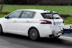 Một chiếc Peugeot 208 lắp thiết bị kiểm tra khí thải. (Nguồn: carsguide.com.au)