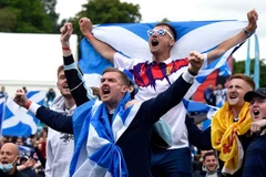 [Video] Cổ động viên Scotland đại náo London trước trận gặp Anh