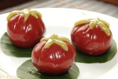 Tết thưởng thức bánh gấc để nhận may mắn, tài lộc 