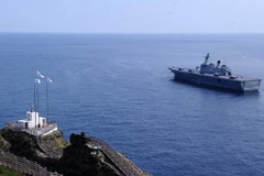 Tàu sân bay của Hàn Quốc hoạt động gần khu vực quần đảo tranh chấp Dokdo/Takeshima tháng 8/2012. (Nguồn: AFP/TTXVN)
