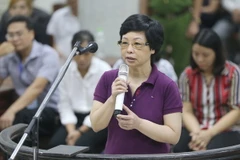 Bị cáo Châu Thị Thu Nga trước vành móng ngựa. (Ảnh: Doãn Tấn/TTXVN)