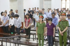 Các bị cáo trước vành móng ngựa. (Ảnh: Doãn Tấn/TTXVN)