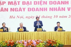 Thủ tướng Phạm Minh Chính gặp mặt đại diện doanh nghiệp nhân Ngày Doanh nhân Việt Nam (13/10). (Ảnh: Dương Giang/TTXVN)
