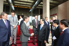 Chủ tịch Quốc hội Trần Thanh Mẫn với Đại sứ Liên minh châu Âu (EU) và các Đại sứ, Đại biện các nước thành viên EU tại Việt Nam. (Ảnh: Thống Nhất/TTXVN)