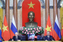 Chủ tịch nước Tô Lâm và Tổng thống Liên bang Nga Vladimir Putin tại cuộc họp báo chung. (Ảnh: Nhan Sáng/TTXVN)
