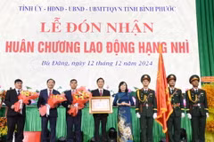 Chính quyền và Nhân dân huyện Bù Đăng đón nhận Huân chương Lao động hạng Nhì. (Ảnh: Nhật Bình/TTXVN)