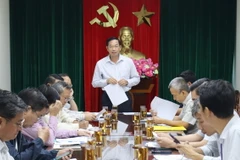 Ông Võ Văn Phi, Phó Chủ tịch Ủy ban Nhân dân tỉnh Đồng Nai phát biểu tại cuộc họp. (Ảnh: Công Phong/TTXVN)