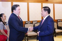 Trưởng Ban Tuyên giáo Trung ương Nguyễn Trọng Nghĩa tiếp Đại sứ Hoa Kỳ tại Việt Nam Marc Knapper. (Ảnh: Phương Hoa/TTXVN)