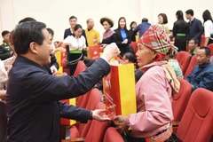 Phó Thủ tướng Chính phủ Lê Minh Khái thăm, tặng quà Tết tại Điện Biên