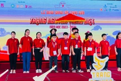 Top các thí sinh nhận Giải Trạng Nguyên, Bảng Nhãn, Tham Hoa, Hoàng Giáp, Tiến sỹ. (Ảnh: Ngọc Bích/TTXVN)