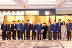 Chủ tịch Quốc hội Trần Thanh Mẫn và Chủ tịch Liên minh Nghị sỹ hữu nghị Nhật - Việt Nikai Toshihiro với các đại biểu. (Ảnh: Doãn Tấn/TTXVN)