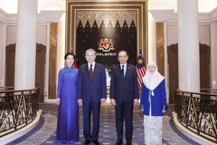 Tổng Bí thư Tô Lâm và Phu nhân với Thủ tướng Malaysia và Phu nhân. (Ảnh: Thống Nhất/TTXVN)