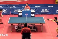 Trận chung kết đôi nam căng thẳng giữa Nguyễn Anh Tú (Hà Nội, bên trái và Đinh Anh Hoàng (T&T, bên phải) tại Giải bóng bàn các cây vợt xuất sắc quốc gia năm 2023 (Ảnh: Quốc Đạt/TTXVN)