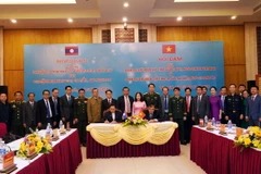 Tỉnh Quảng Bình ký kết hợp tác bảo vệ biên giới với tỉnh Savannakhet của Lào. (Ảnh: Tá Chuyên/TTXVN)