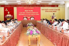 Đoàn Khảo sát Hội đồng Lý luận Trung ương làm việc với Tỉnh ủy Nam Định. (Ảnh: Thái Thuần/TTXVN)