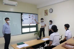 Các ứng viên xuất khẩu lao động đang học tập tại Trường Đại học Sư phạm Kỹ thuật Vĩnh Long. (Ảnh: Lê Thúy Hằng/TTXVN)