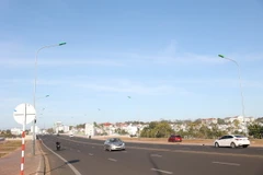 Đại lộ Đông-Tây được khánh thành vào cuối năm 2023 kết nối Cảng Hàng không Buôn Ma Thuột đến trung tâm thành phố Buôn Ma Thuột tạo không gian phát triển mới cho thành phố. (Ảnh: Tuấn Anh/TTXVN)