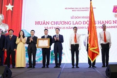 Báo VietNamNet đón nhận Huân chương Lao động hạng Nhất nhân kỷ niệm 25 năm thành lập. 