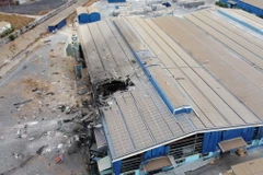 Hiện trường nơi xảy ra vụ nổ lò hơi tại Công ty TNHH gỗ Bình Minh khiến 6 người chết 7 người bị thương. (Ảnh: Sỹ Tuyên/TTXVN)