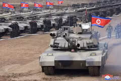 Các đơn vị xe tăng Triều Tiên tham gia diễn tập. (Ảnh: YONHAP/TTXVN)