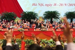 Các đại biểu biểu quyết thông qua danh sách 374 Ủy viên Ủy ban Trung ương Mặt trận Tổ quốc Việt Nam khóa IX, nhiệm kỳ 2019-2024. (Ảnh: TTXVN)