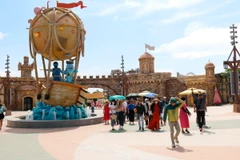 Đoàn Famtrip khảo sát sản phẩm du lịch tại Công viên nước Wonderland Water Park thuộc khu Đô thị NovaWorld Phan Thiết. (Ảnh: Nguyễn Thanh/TTXVN)