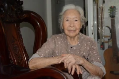 Bà Vương Thị Xuân Vy (sinh năm 1933, nguyên quán ở huyện Đông Sơn, tỉnh Thanh Hóa) hiện đang sinh sống ở quận Thanh Khê, thành phố Đà Nẵng từng tham gia vận chuyển lương thực trong chiến dịch Điện Biên Phủ. (Ảnh: Văn Dũng/TTXVN)