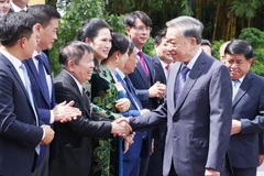 Tổng Bí thư, Chủ tịch nước Tô Lâm với đại diện doanh nghiệp nhỏ và vừa Việt Nam. (Ảnh: Lâm Khánh/TTXVN)