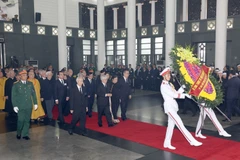 Đoàn Ủy ban Trung ương Mặt trận Tổ quốc Việt Nam, do Đồng chí Đỗ Văn Chiến, Uỷ viên Bộ Chính trị, Bí thư Trung ương Đảng, Chủ tịch Ủy ban Trung ương Mặt trận Tổ quốc Việt Nam làm Trưởng đoàn vào viếng đồng chí Nguyễn Phú Trọng. (Ảnh: TTXVN)