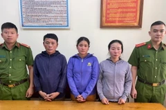 Các đối tượng tại cơ quan điều tra. (Ảnh: TTXVN phát)
