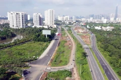 Đường song hành cao tốc Thành phố Hồ Chí Minh-Long Thành-Dầu Giây (bên trái) được đưa vào khai thác. (Ảnh: TTXVN phát)