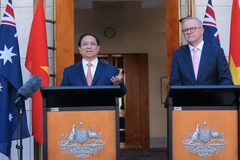 Thủ tướng Phạm Minh Chính và Thủ tướng Anthony Albanese gặp gỡ báo chí và công bố thiết lập quan hệ Đối tác Chiến lược toàn diện Việt Nam-Australia. (Ảnh: Dương Giang/TTXVN)
