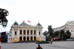 Quảng trường 19-8 trước Nhà hát Lớn Hà Nội. (Ảnh: Minh Đức/TTXVN)