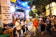 Không gian đi bộ trong khu phố cổ Hà Nội. (Ảnh: Minh Đức/TTXVN)