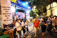 Không gian đi bộ trong khu phố cổ Hà Nội. (Ảnh: Minh Đức/TTXVN)