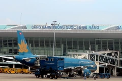 Máy bay của Vietnam Airlines tại Cảng hàng không quốc tế Đà Nẵng. (Ảnh: Huy Hùng/TTXVN)