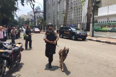 [Video] Nổ liên hoàn ở thủ đô Jakarta, 3 người thiệt mạng