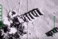 Máy bay Nga phá hủy các xe chở dầu của tổ chức IS. (Ảnh: Bộ Quốc phòng Nga)