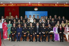 Chủ tịch Ủy ban Trung ương Mặt trận Tổ quốc Việt Nam Nguyễn Thiện Nhân với các đại biểu. (Ảnh: Nguyễn Dân/TTXVN)