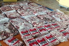Tang vật thịt trâu bị tạm giữ. (Ảnh: Mạnh Linh/TTXVN)