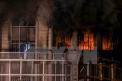 Đại sứ quán Saudi Arabia ở Tehran, Iran, bị phóng hỏa trong cuộc biểu tình ngày 2/1/2016. (Nguồn: AFP/TTXVN)