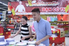 Các siêu thị lớn giảm giá mạnh để tăng sức mua dịp nghỉ lễ