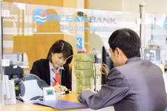 Giao dịch tại OceanBank. (Nguồn: Internet).