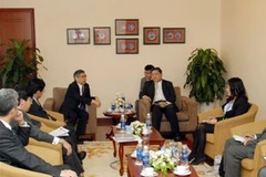 Thống đốc Ngân hàng Nhà nước Nguyễn Văn Giàu tiếp Chủ tịch ADB Haruhiko Kuroda. (Nguồn: Internet).