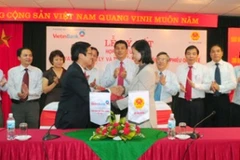 Lãnh đạo hai bên ký kết. (Nguồn: Vietinbank).
