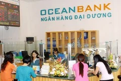 Khách hàng giao dịch tại OceanBank. (Nguồn: Internet).