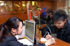 Giao dịch tại SHB. (Ảnh: Trần Việt/TTXVN).