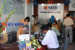 Khách hàng đang giao dịch tại SHB. (Nguồn: Internet).