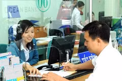 Giao dịch tại OceanBank. (Nguồn: Internet).