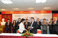 Lãnh đọa VietinBank và Ernst & Young ký kết. (Nguồn: VietinBank).